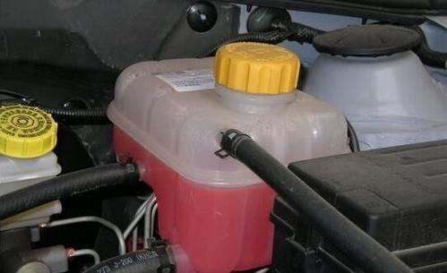 自己怎么制作防冻液?这个方法省钱又方便