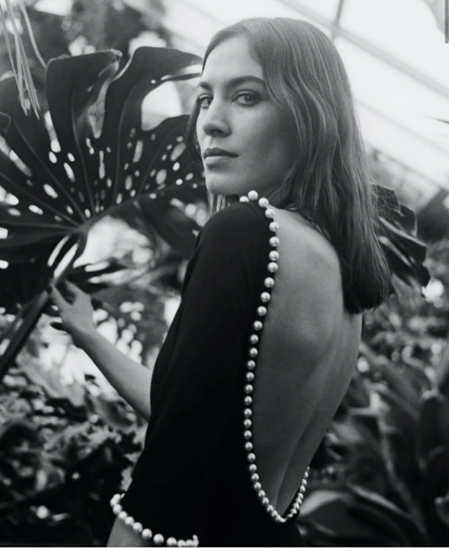 李纯的露背装才是撩爆了众生,蝴蝶谷+光滑背太美了,喜欢到手抖