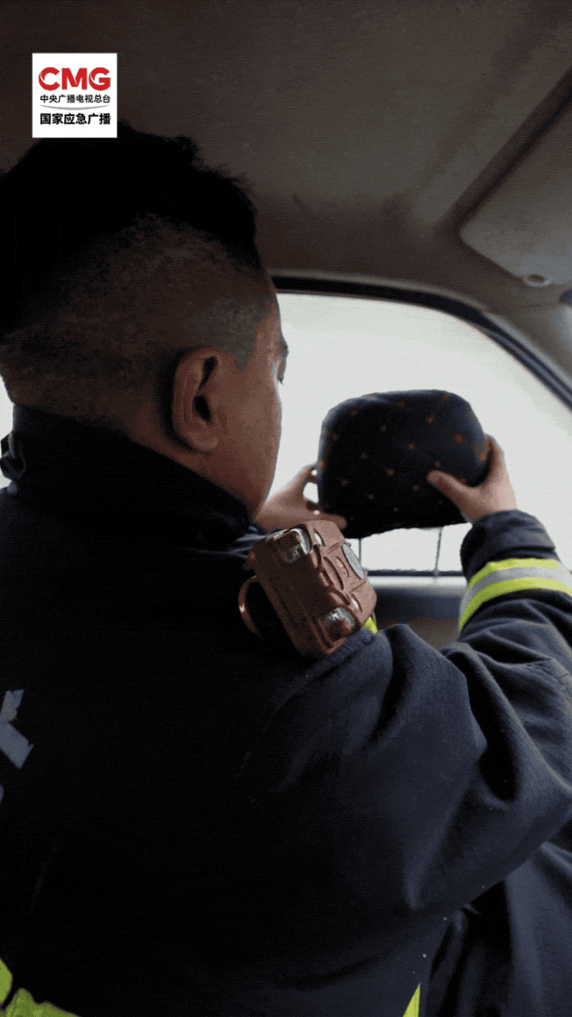 底盘“喷火”、烧得只剩铁架!车辆自燃到底该咋办?