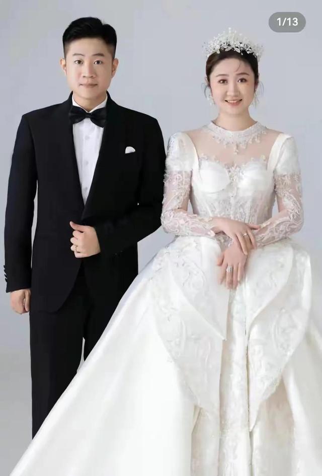 温美玲为儿子再办婚礼!穿红色旗袍美过新娘,和魏三握手引热议