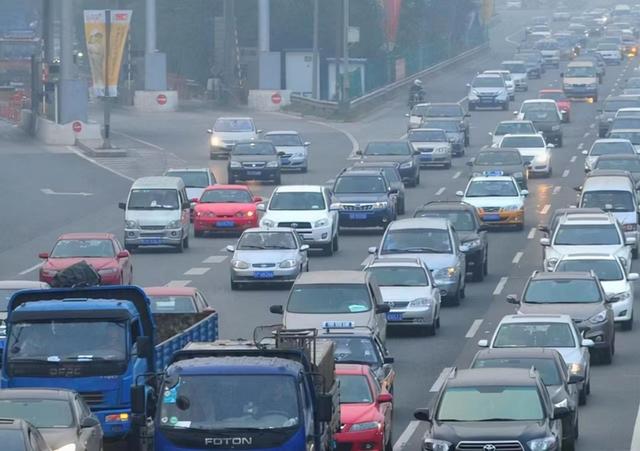 返工潮即将到来,多地农村爆堵!汽车过度发展对我国有何危害?