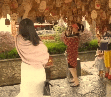 就在今天火车卧铺惊现“裸睡”美女,乘客尴尬提醒:能穿上衣服吗