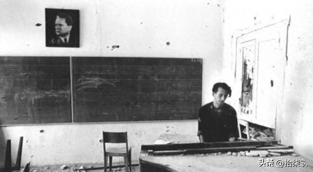 罕见老照片:赤身裸体被围观的洋女人,一丝不挂的女奴被绑在马上