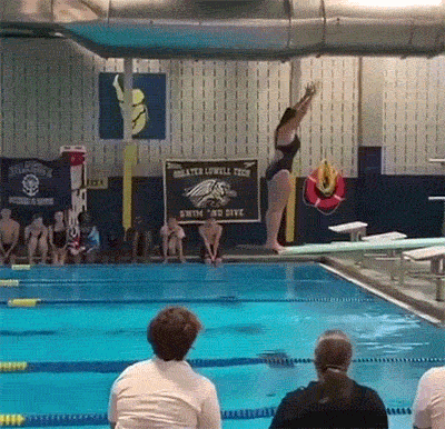 就在今天火车卧铺惊现“裸睡”美女,乘客尴尬提醒:能穿上衣服吗