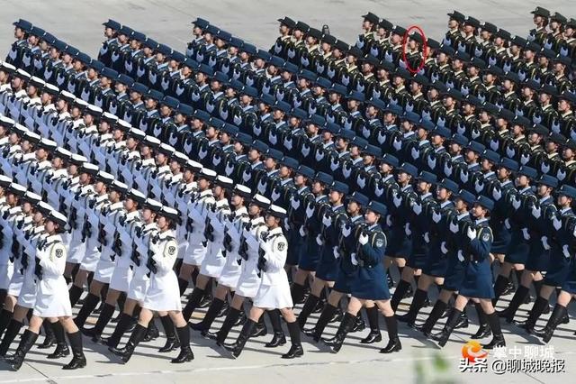 女兵方队中,还有一位咱聊城的姑娘!