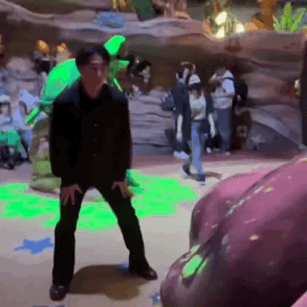 就在今天火车卧铺惊现“裸睡”美女,乘客尴尬提醒:能穿上衣服吗