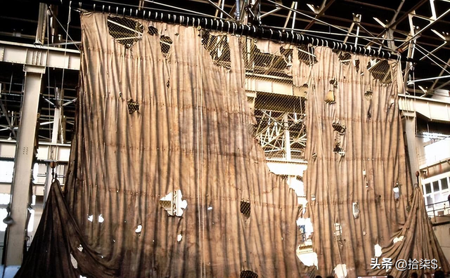 罕见老照片:赤身裸体被围观的洋女人,一丝不挂的女奴被绑在马上