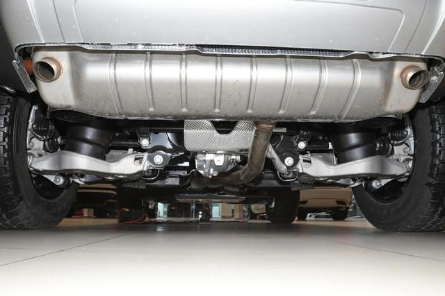 国产VS进口!猛士917对比路虎卫士,高端越野车到底该怎么选?