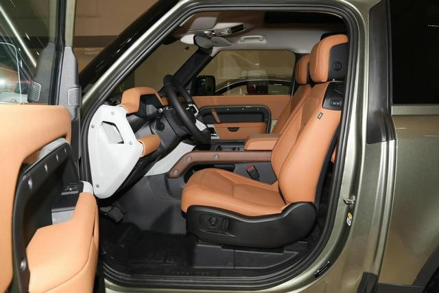 国产VS进口!猛士917对比路虎卫士,高端越野车到底该怎么选?