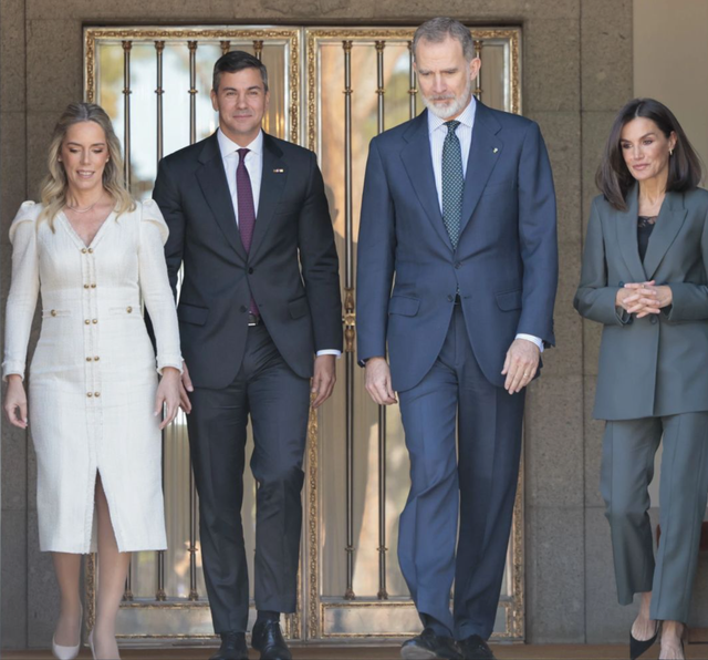 有种“气质”叫莱后剪了个短发!即使穿旧衣,也依然优雅到骨子里