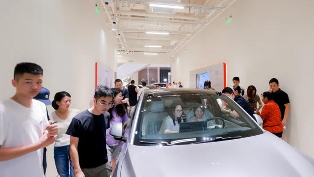 “十一”假期,汽车消费火热!现在买车有多划算,这些优惠都能享受→