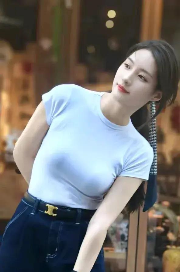 太漂亮了!一看就是个贤惠的女人,散发成熟美的女人,点赞收藏!