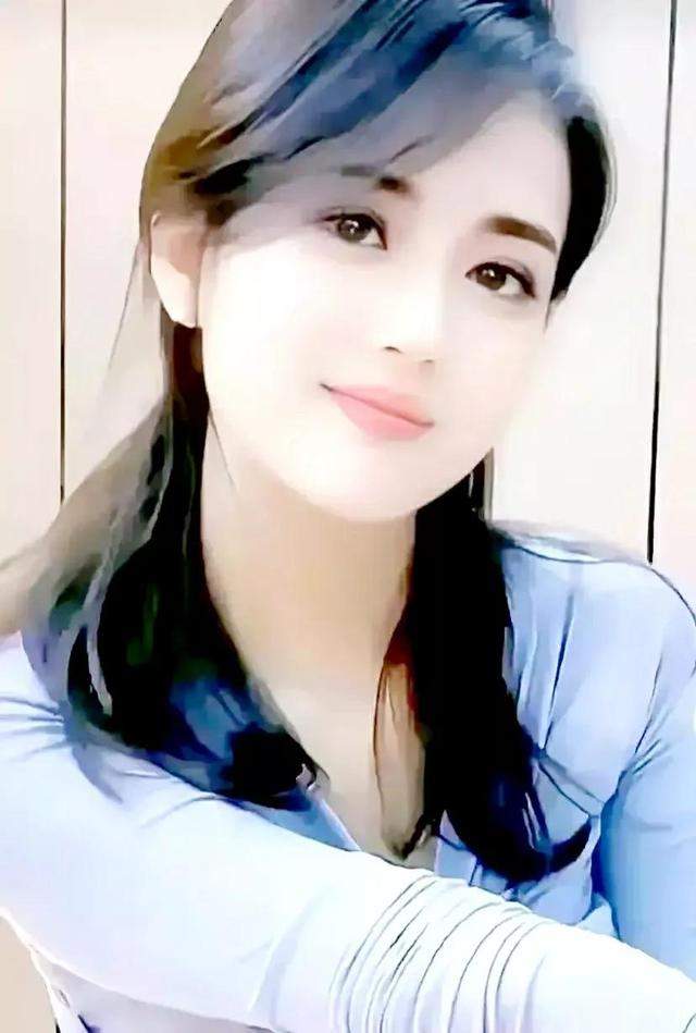 七言藏头诗:女人如花,柔情似水