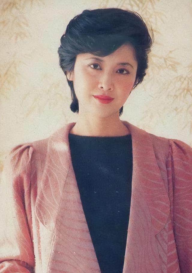 她是中国第一美女,经历过两段婚姻,72岁至今没有孩子