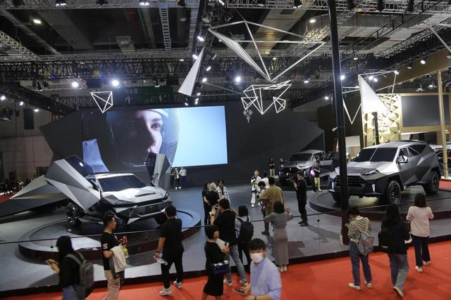 上海车展最贵的车,千万级高定SUV,卡尔曼三款新车亮相