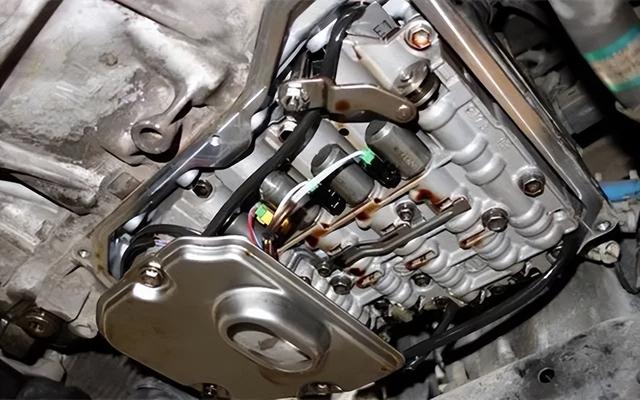 汽车保养最坑人的5个项目,最好不要去做,花钱不说还伤发动机