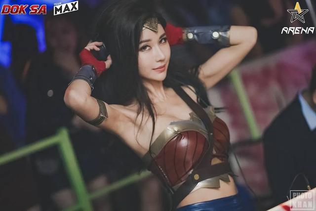 37岁美女DJ燃爆全场,而网友竟都在馋她的身子