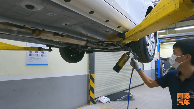 车子什么时候喷底盘装甲最好?哪种材质最合适?喵哥一次告诉你