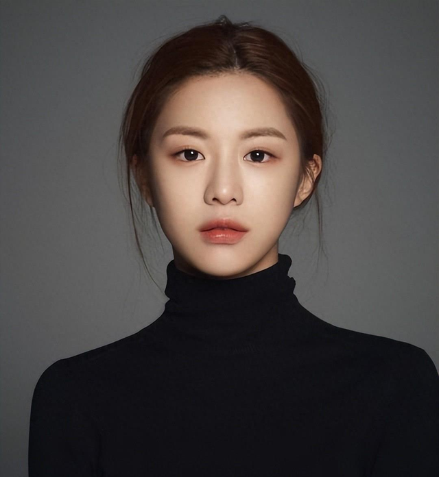 韩国的十大美女,一半性感妩媚,一半冰清玉洁,各个都是人间尤物