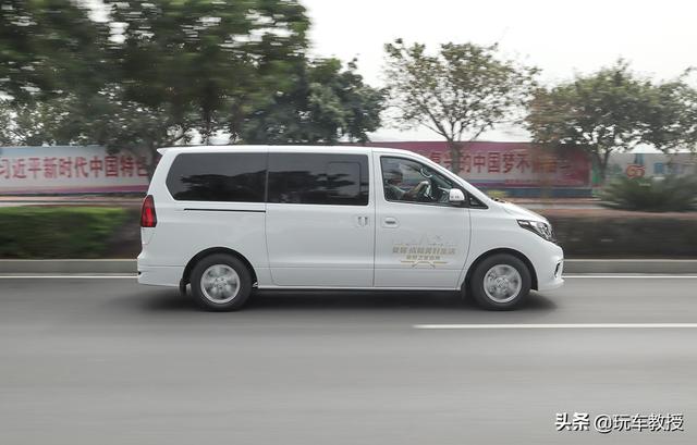 换装1.8T,配备航空级座椅!东风风行M7还挺舒服的