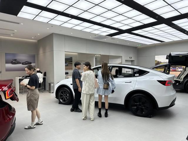 “十一”假期,汽车消费火热!现在买车有多划算,这些优惠都能享受→