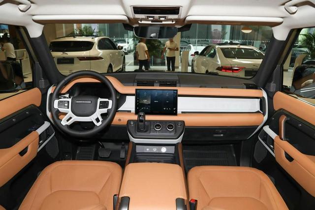 国产VS进口!猛士917对比路虎卫士,高端越野车到底该怎么选?