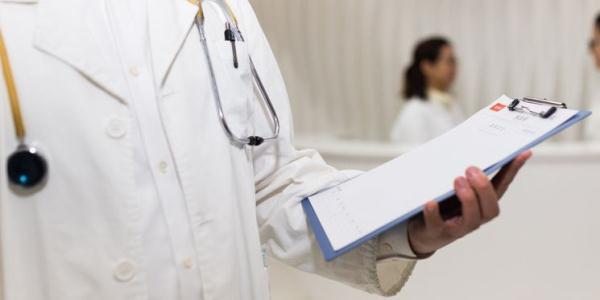 女子腹泻以为吃坏了,但医生坚决不让她走!结果当晚真出事了