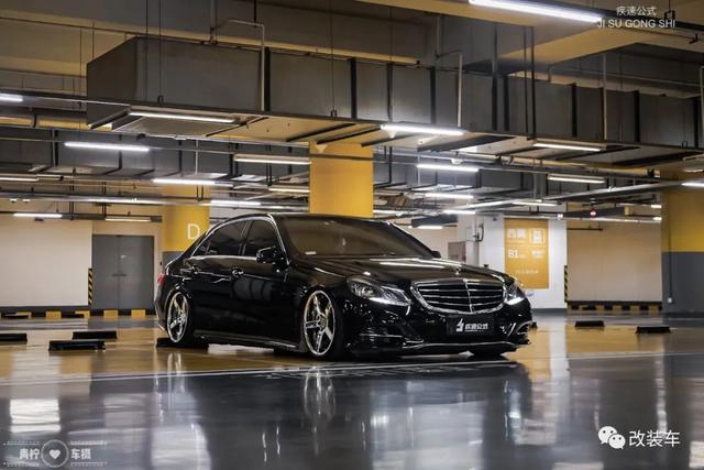 VIP范十足的奔驰E级W212,改装让车子变得更加年轻、更有气质