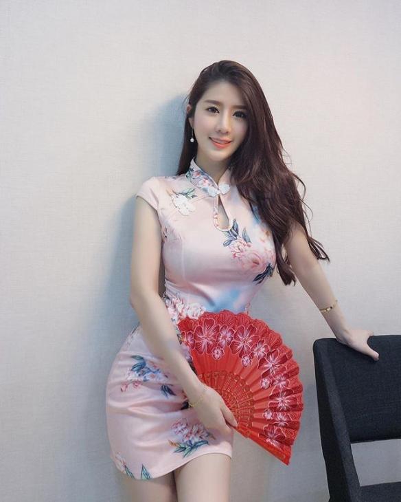 马来西亚「最胸老板娘」!空姐Cherry Quah身材超辣