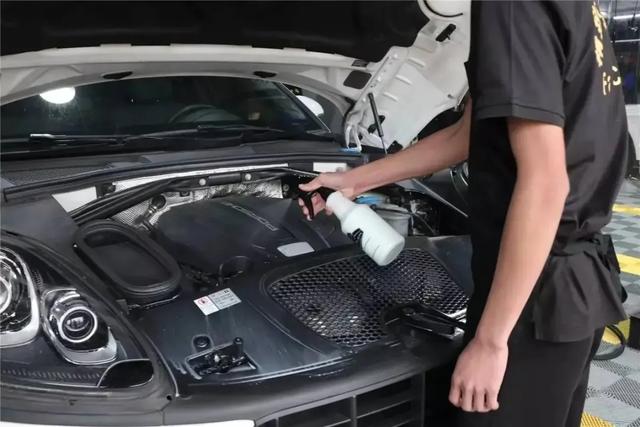 汽车保养最坑人的5个项目,最好不要去做,花钱不说还伤发动机