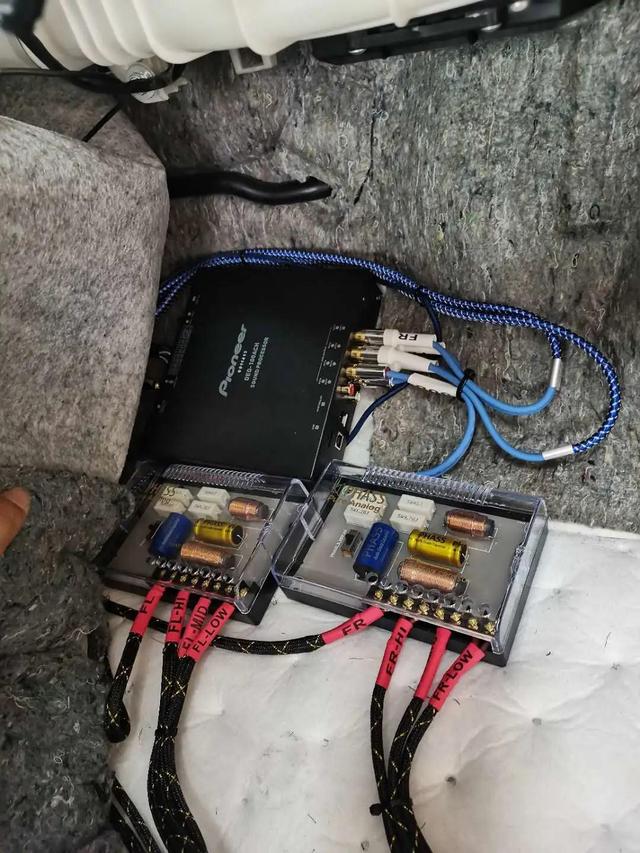 佛山汽车音响改装,日产途乐,改装PHASS妃仕PI系列产品