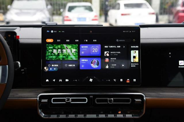 国产VS进口!猛士917对比路虎卫士,高端越野车到底该怎么选?