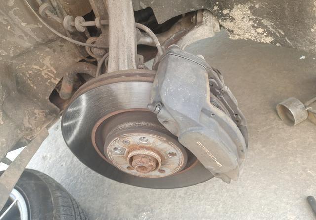 汽车开起来抖动是什么原因?不懂别乱修,修车师傅来教你