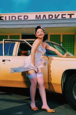 性感露奶美女(没想到，今夏“露奶裙”又火了，时髦性感好养眼，连杨幂都上头了)