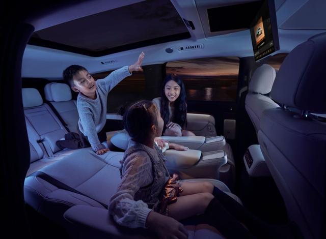 一辆理想汽车,可以让越南紫霞夫妇的工作室锦上添花吗?