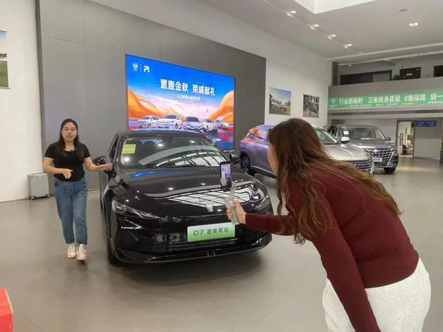 “十一”假期,汽车消费火热!现在买车有多划算,这些优惠都能享受→