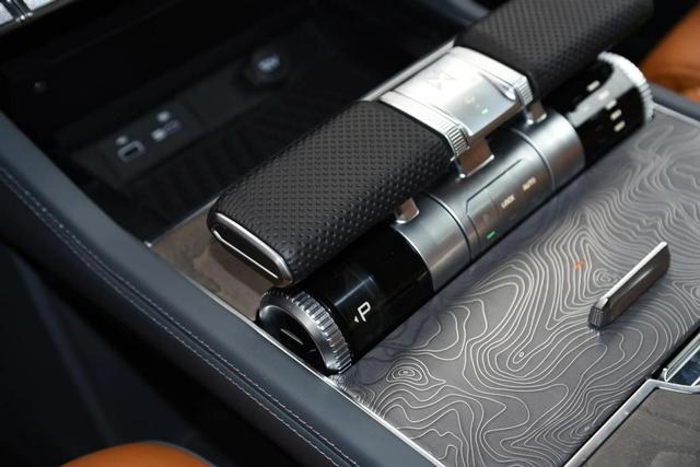 国产VS进口!猛士917对比路虎卫士,高端越野车到底该怎么选?