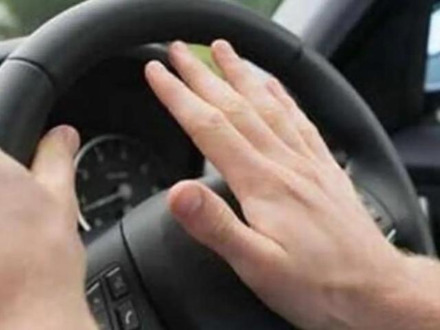 汽车喇叭“暗语”揭秘:按“一下,两下,长按各是什么意思?
