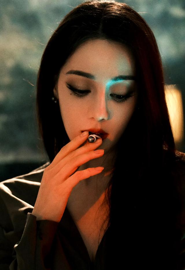 金鹤龙巧手绘“蛇女”,热巴惊艳诠释神秘魅力