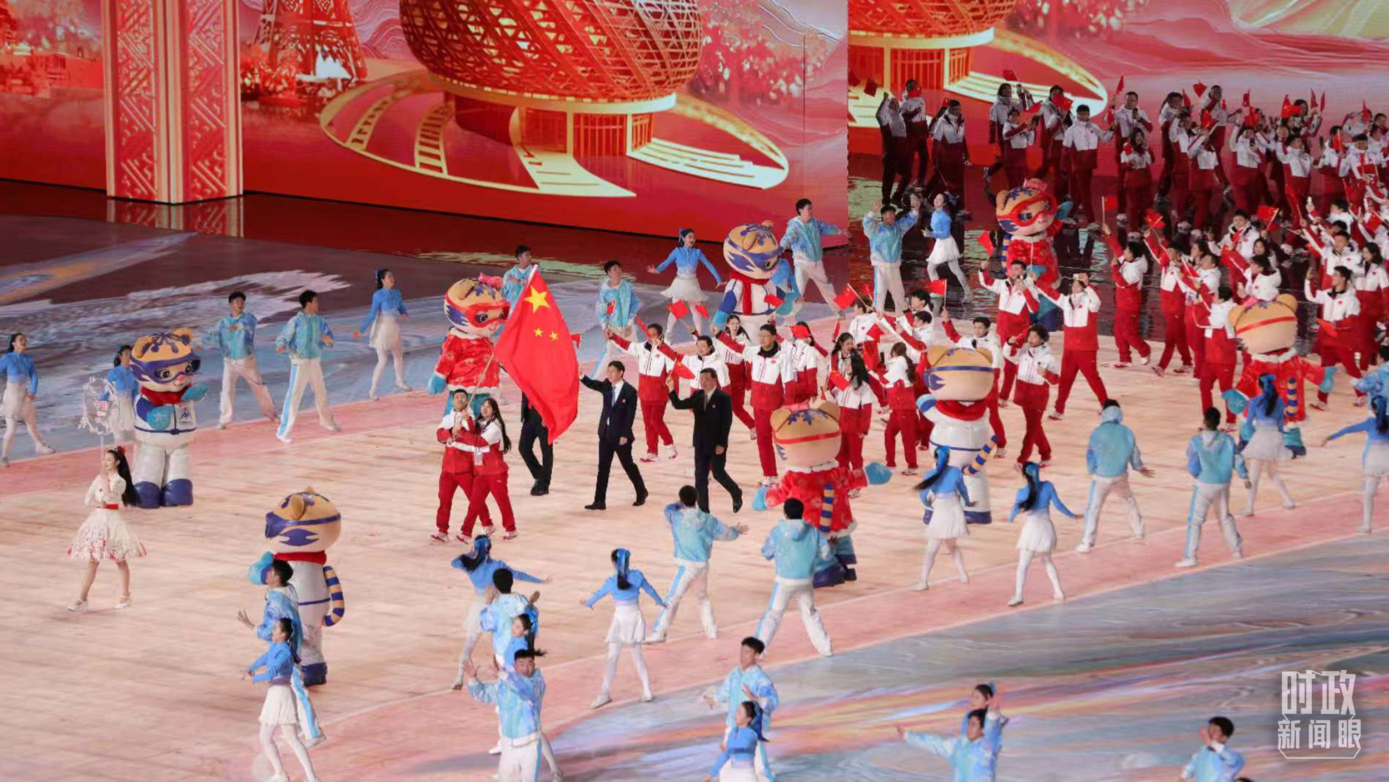 时政新闻眼丨中国再迎冰雪盛会,习近平这样阐释亚冬会主题