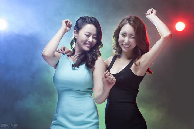 你如何看待那些抽烟喝酒又纹身的女人?