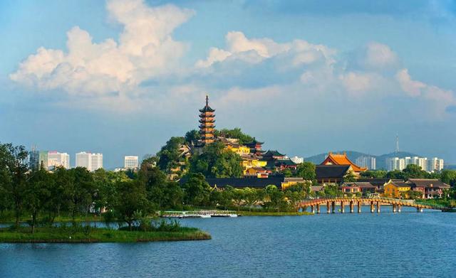 镇江上海:繁花绽放,宝总、汪小姐坐高铁共赴春天之约