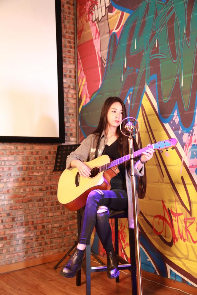 醉酒女子梦见甜蜜亲吻!舍友笑而不语,知情闺蜜眼神暗藏玄机?!