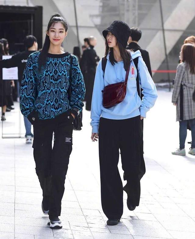 这些高人气的韩国街拍穿搭,你应该学学,简单且日常,个性还时髦