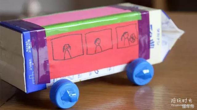喝完的牛奶盒别扔,一分钟变身宝宝最爱的玩具车