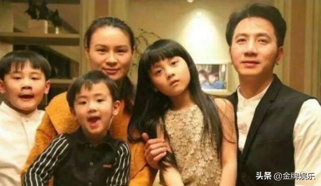 林生斌陪现任妻子去澳洲度假的画面流出!两人还在现场大秀恩爱