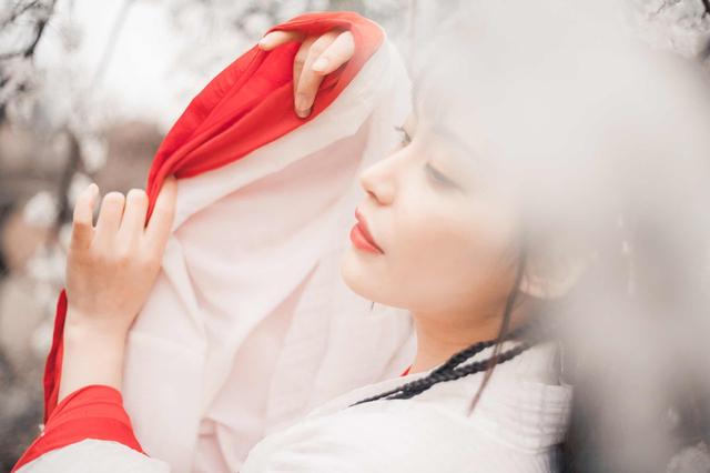 小说:穿越女偷溜出门,伺候她的婢女被问责,被打烂了屁股