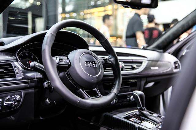 40多万的车改出160万的感觉,奥迪A6 Avant黑武士帅过自家大哥!