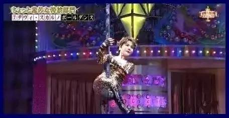 15岁当妓女,22岁成总统夫人,53岁全裸写真,她活成最率真女王!