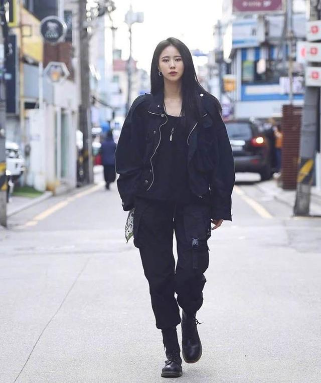 这些高人气的韩国街拍穿搭,你应该学学,简单且日常,个性还时髦